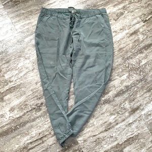 Gap maternity cargo pants